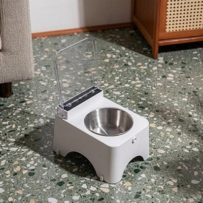 Gamelle automatique Chat blanche avec bol en inox, présentée au sol